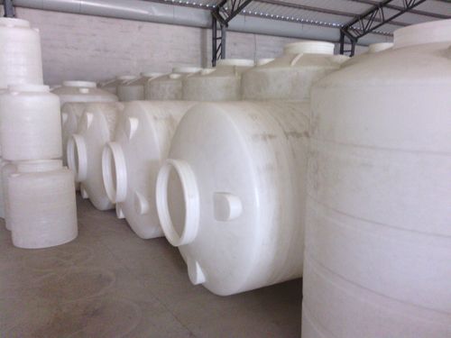 大（dà）型塑料水塔